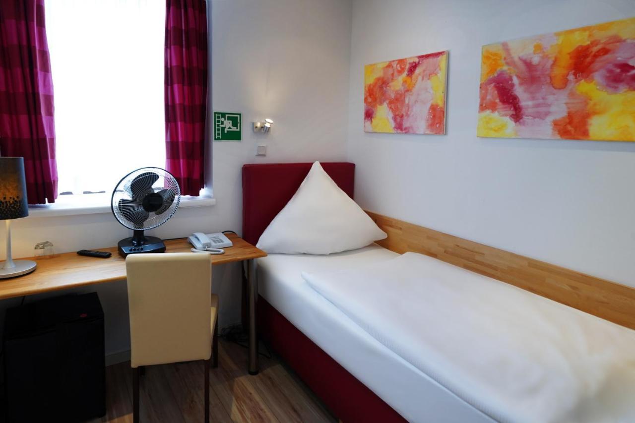 Hotel Im Kupferkessel Koln Bagian luar foto
