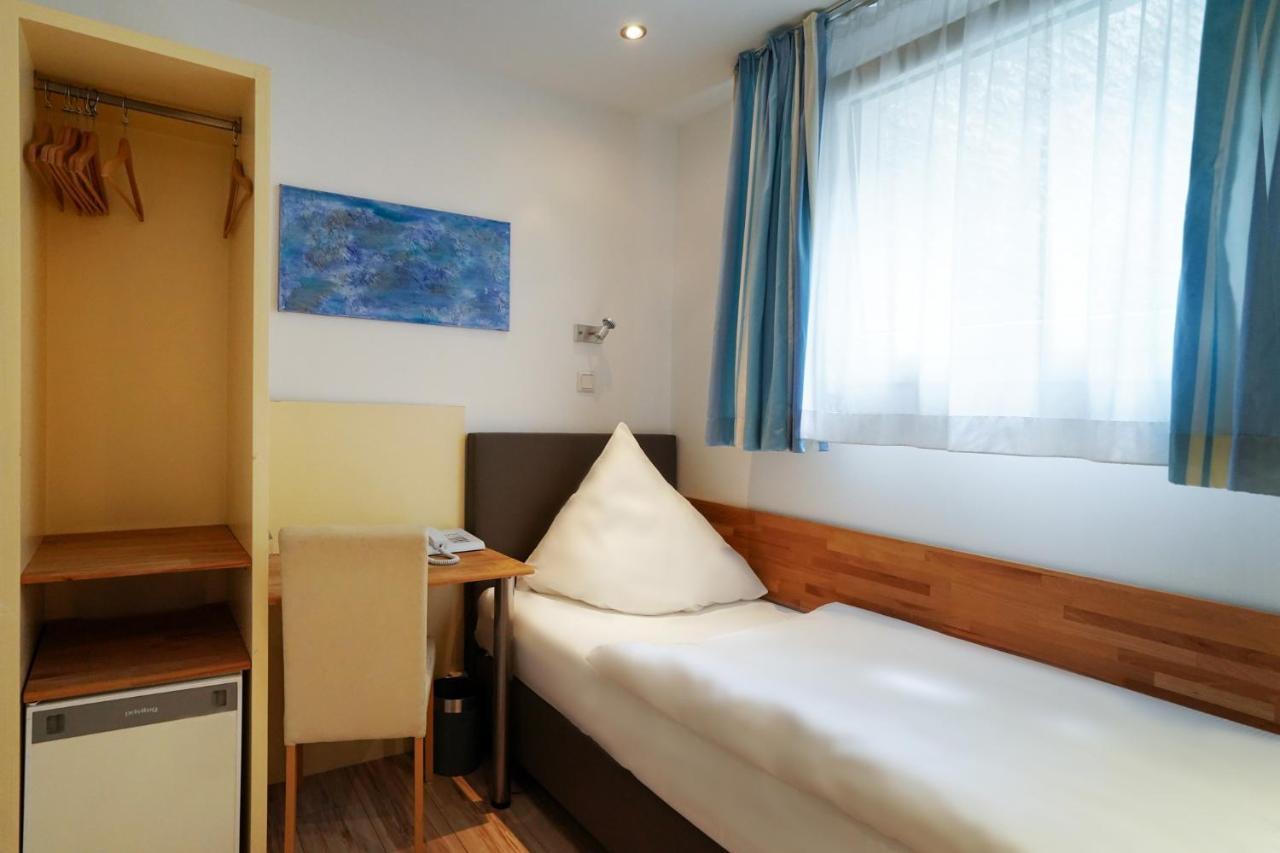 Hotel Im Kupferkessel Koln Bagian luar foto