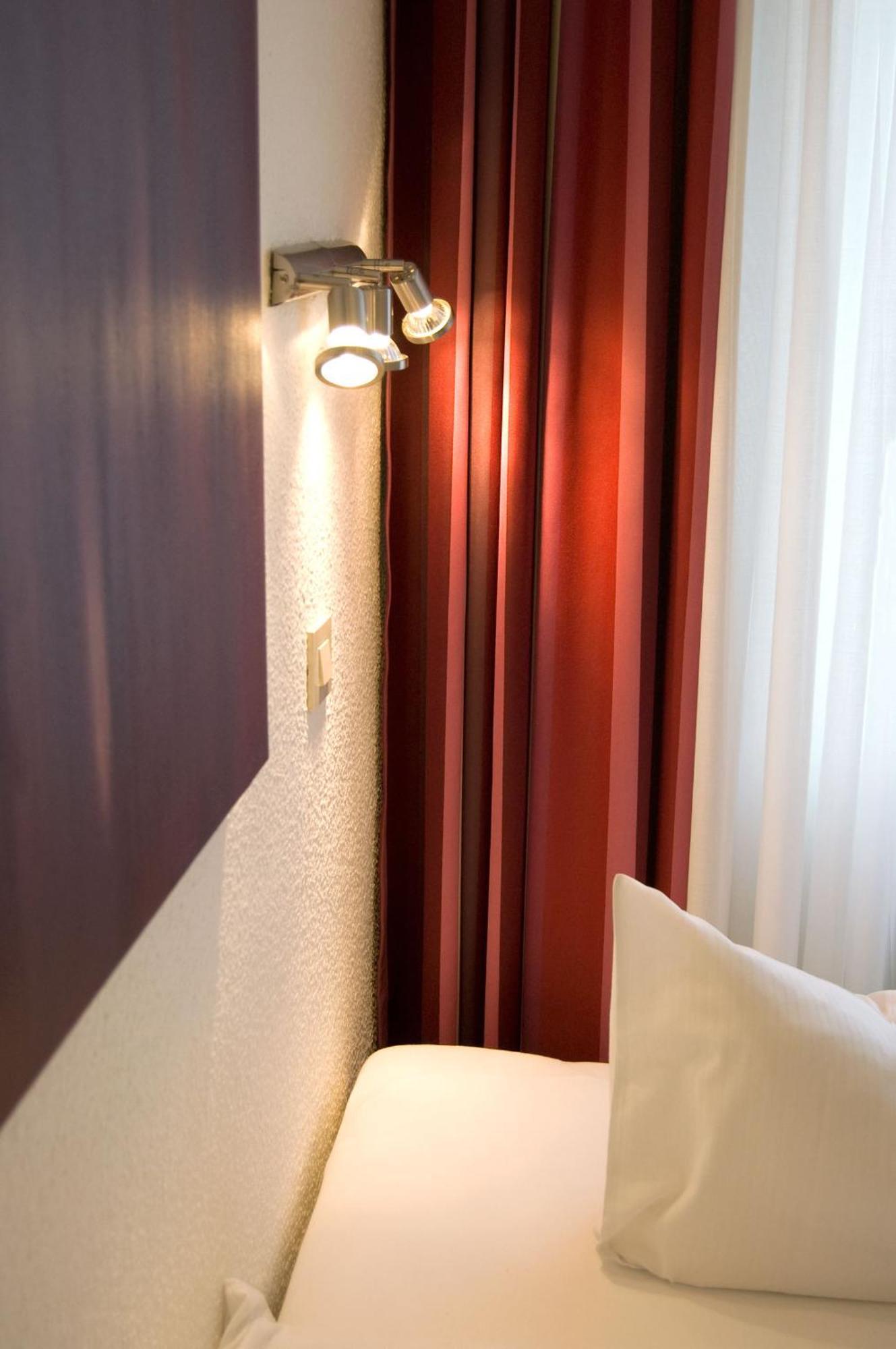 Hotel Im Kupferkessel Koln Bagian luar foto